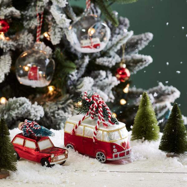 Kerstbal_Coming_Home_For_Xmas_Red_Car